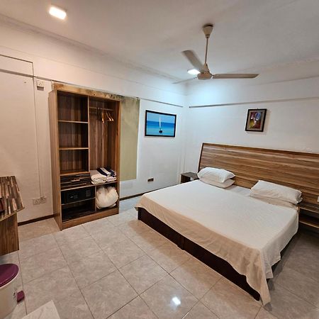 Batuta Maldives Surf View Hotel Thulusdhoo Kültér fotó