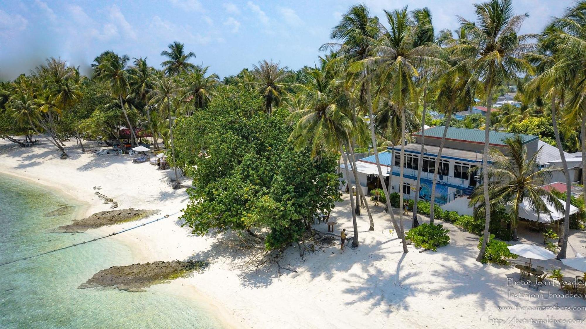 Batuta Maldives Surf View Hotel Thulusdhoo Kültér fotó