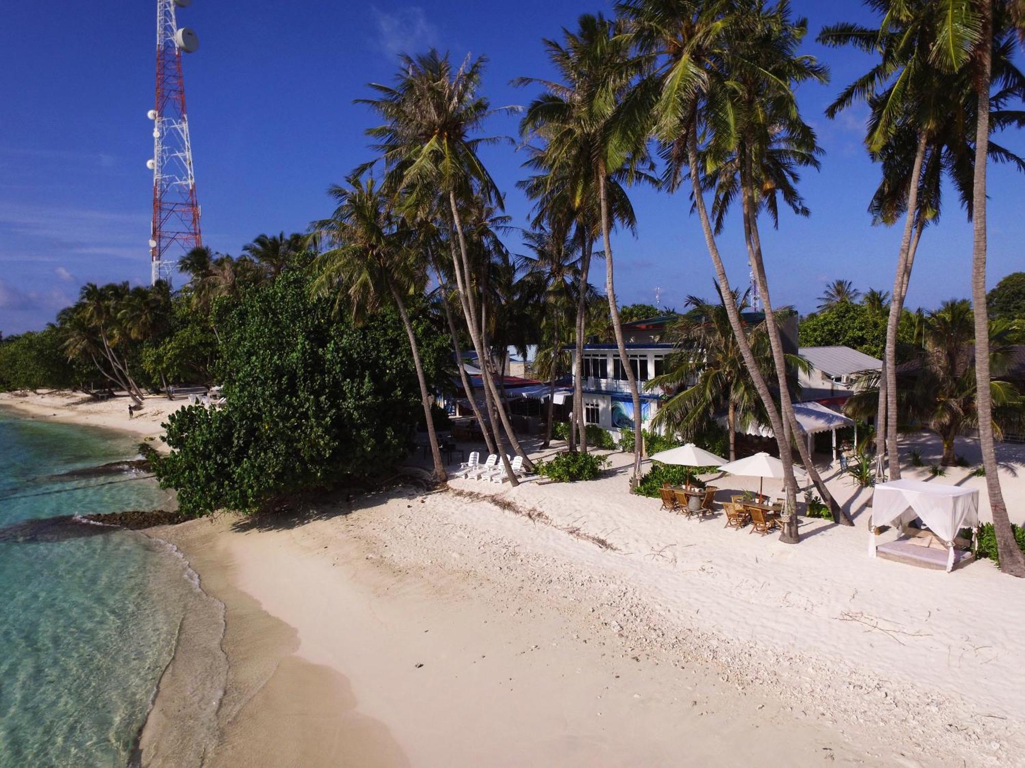 Batuta Maldives Surf View Hotel Thulusdhoo Kültér fotó