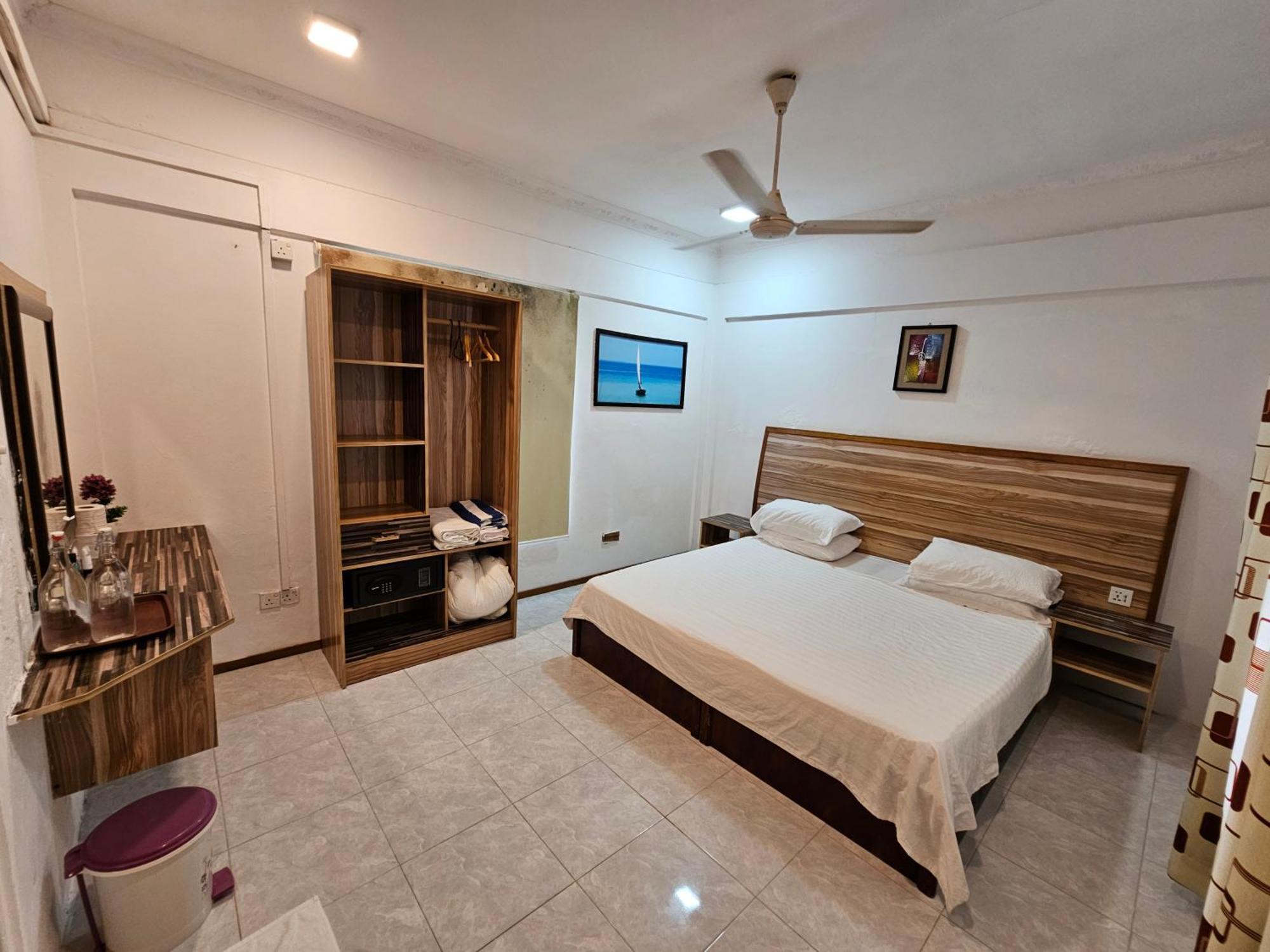 Batuta Maldives Surf View Hotel Thulusdhoo Kültér fotó