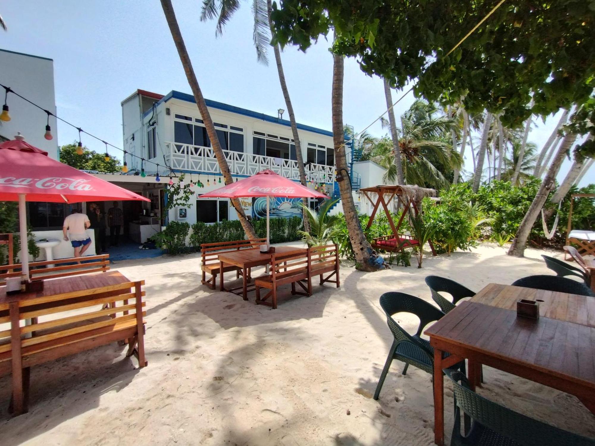 Batuta Maldives Surf View Hotel Thulusdhoo Kültér fotó