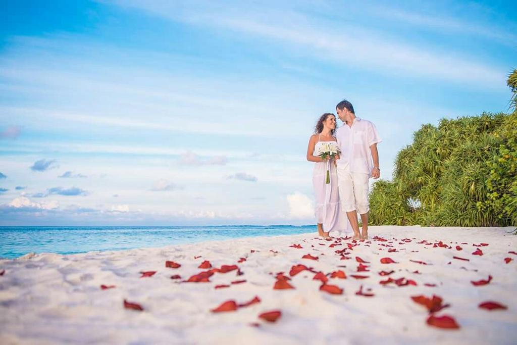 Batuta Maldives Surf View Hotel Thulusdhoo Kültér fotó