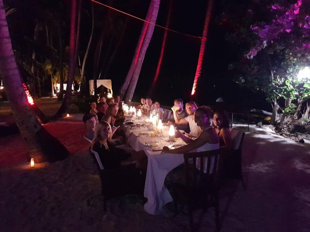 Batuta Maldives Surf View Hotel Thulusdhoo Kültér fotó