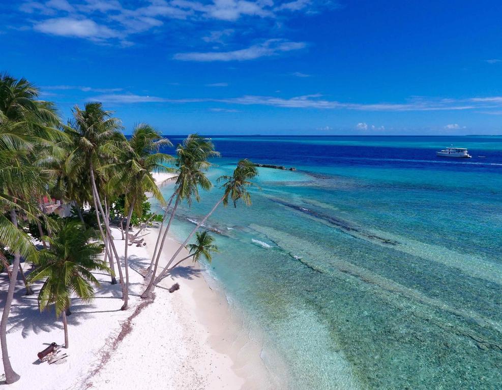 Batuta Maldives Surf View Hotel Thulusdhoo Kültér fotó