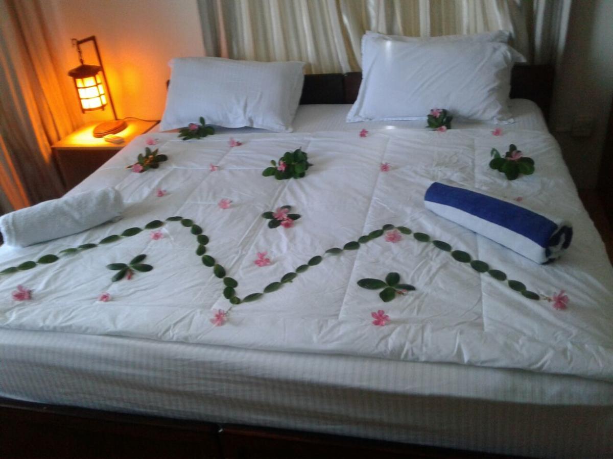 Batuta Maldives Surf View Hotel Thulusdhoo Kültér fotó