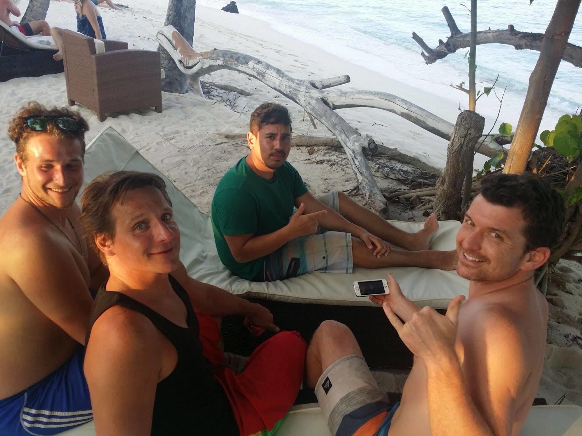 Batuta Maldives Surf View Hotel Thulusdhoo Kültér fotó