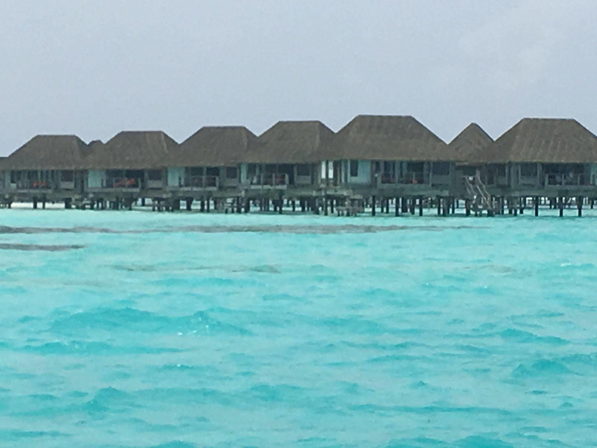 Batuta Maldives Surf View Hotel Thulusdhoo Kültér fotó