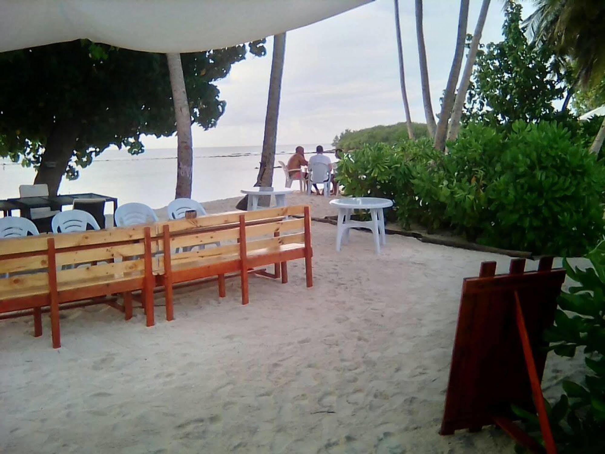 Batuta Maldives Surf View Hotel Thulusdhoo Kültér fotó