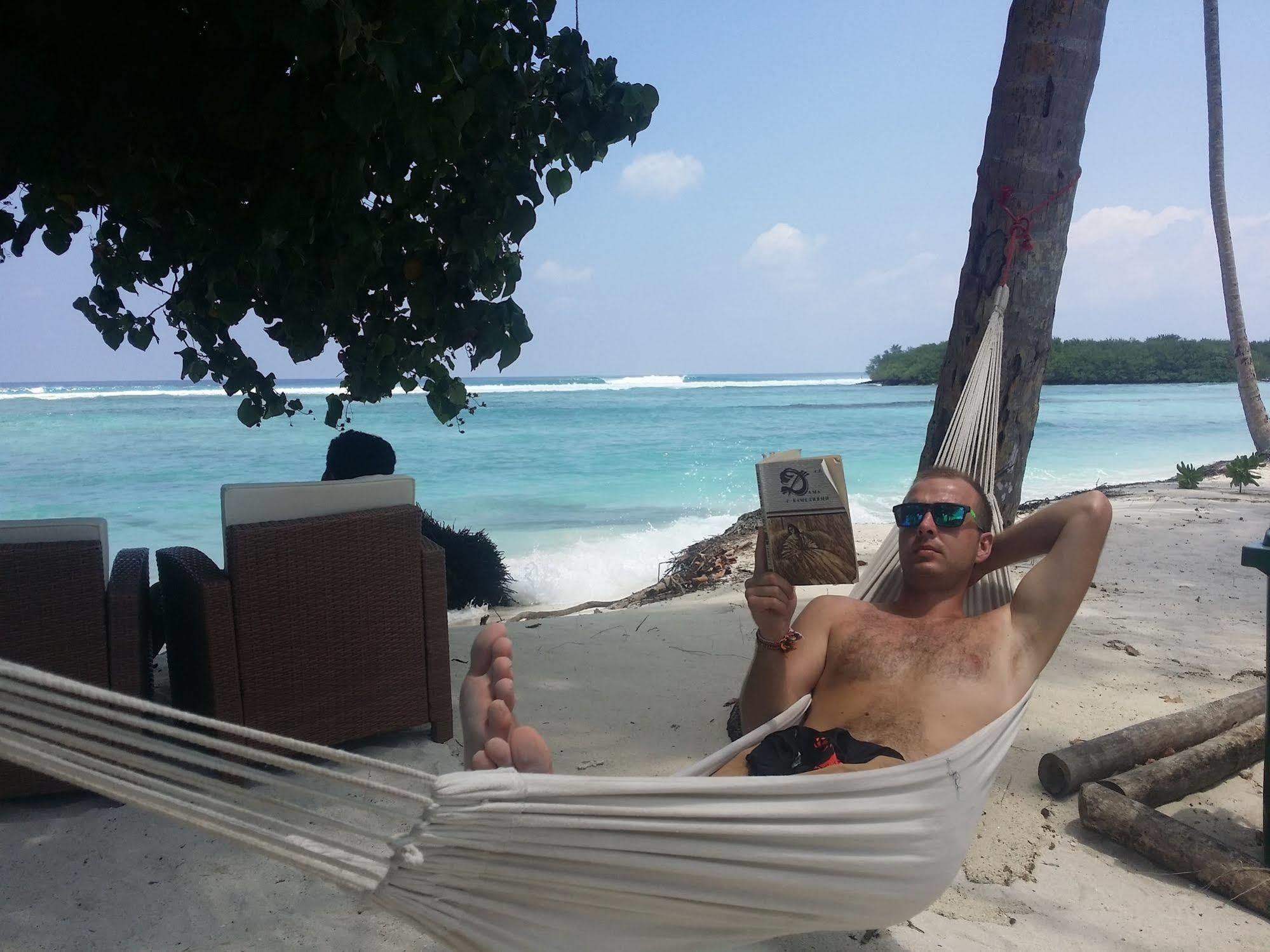 Batuta Maldives Surf View Hotel Thulusdhoo Kültér fotó
