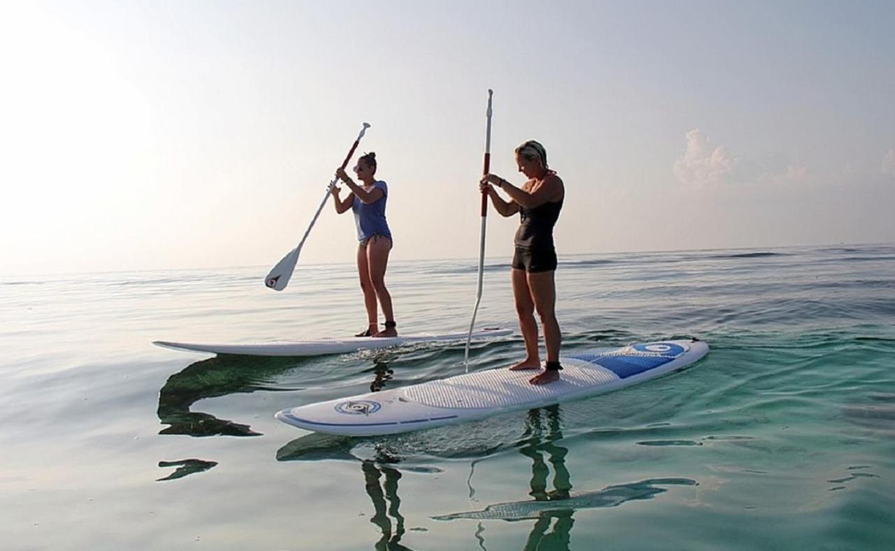 Batuta Maldives Surf View Hotel Thulusdhoo Kültér fotó