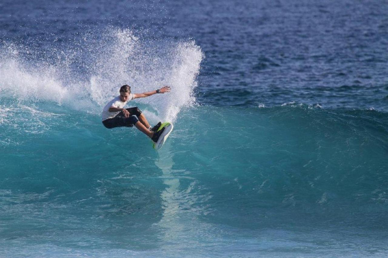 Batuta Maldives Surf View Hotel Thulusdhoo Kültér fotó