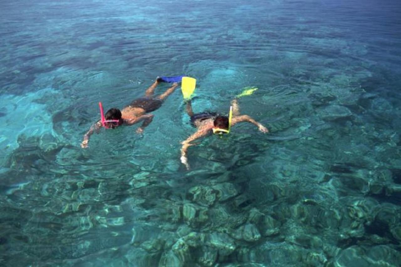 Batuta Maldives Surf View Hotel Thulusdhoo Kültér fotó