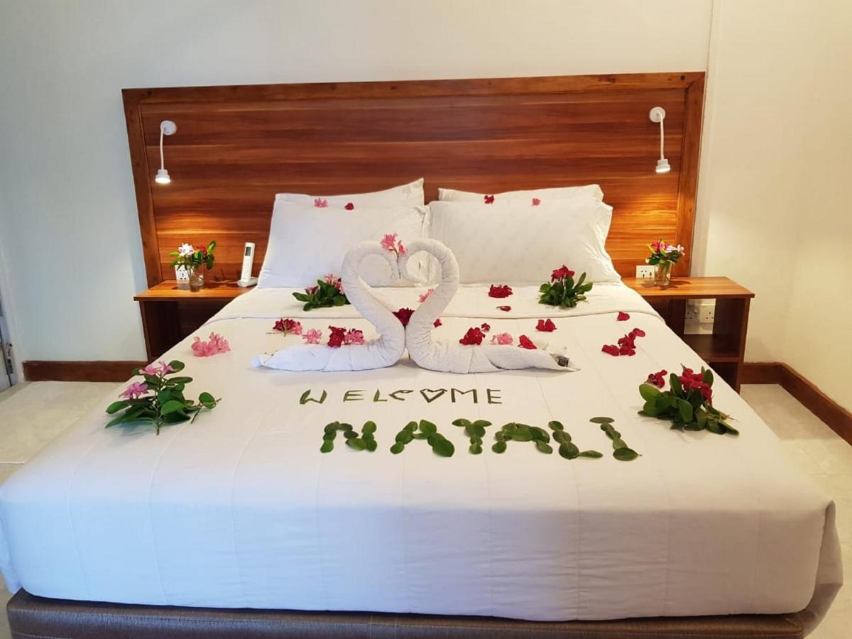 Batuta Maldives Surf View Hotel Thulusdhoo Kültér fotó