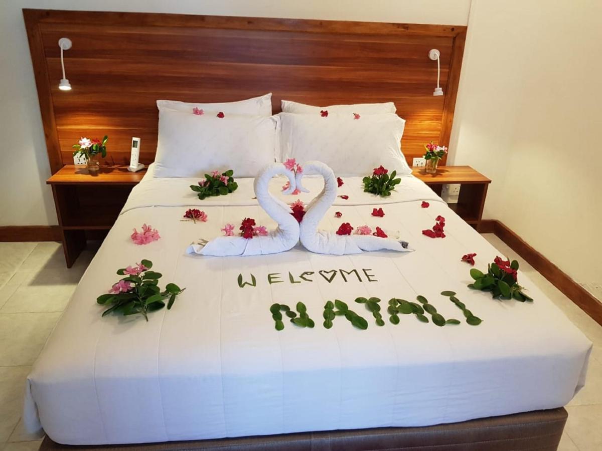 Batuta Maldives Surf View Hotel Thulusdhoo Kültér fotó